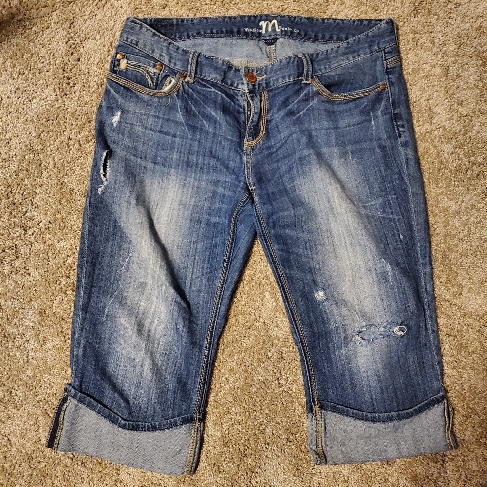 Distressed cuffed capris 15/16